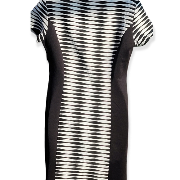 Emma & Michele Black White Print Short Sleeve Pencil Dress Size 8. - Picture 3 of 3